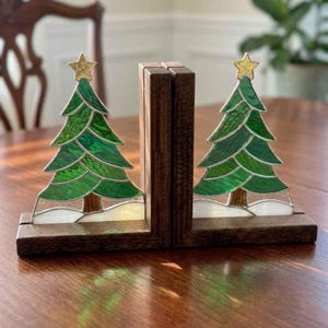 P3D92 Stained Glass Christmas Tree Bookends Pine Tree Wooden Book Ends Holiday Bookshelf Decor Winter Home Decor Christmas Reader Gift