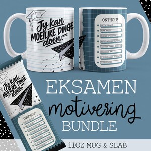 Peut inclure: Un mug en céramique blanche et un emballage de tablette de chocolat rectangulaire avec un motif de papier ligné, un avion en papier noir et le texte Jy kan MOEILIKE DINGE doen. Le verso présente une liste de contrôle intitulée ONTHOU avec des phrases.
