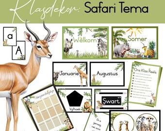 Op de afbeelding: Een verzameling klasdecoraties met safarithema. De afbeelding toont een grote illustratie van een antilope, samen met verschillende kaarten en borden met tekst als "Welkom", "Zomer" en "Januari". Het kleurenpalet omvat groen, bruin en beige.