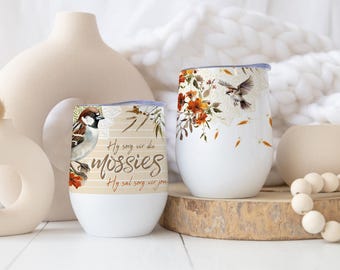 12oz Wyn tumbler Mossie Design | Afrikaanse Christelike Beker | Hy sorg vir die mossies, hy sorg vir jou | PNG  Wine tumbler