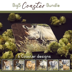 Könnte beinhalten: Big5 Untersetzer-Bundle mit sechs Designs. Die Untersetzer zeigen detaillierte Illustrationen afrikanischer Wildtiere, darunter ein Nashorn, ein Leopard, ein Löwe, ein Elefant und ein Büffel. Die Untersetzer sind quadratisch und von grünem Laub umgeben.