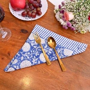 Tovaglioli di cotone stampati a mano con motivo floreale indiano blu, tovaglioli stampati a mano, tovaglioli da tavola floreali, tovaglioli per decorazioni per matrimoni, eventi e feste