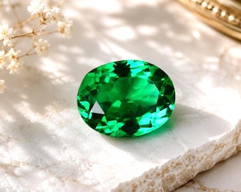 3 カラットのコロンビア産エメラルドとダイヤモンドのハロー 18K