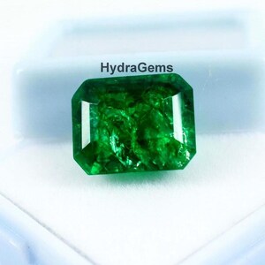 Vivid Green Emerald In Emerald Shape 9.30 Carat Fine Quality Emerald Cut Gemstone Certified Loose Gemstone Pendant Emerald, Earring Emerald image 2