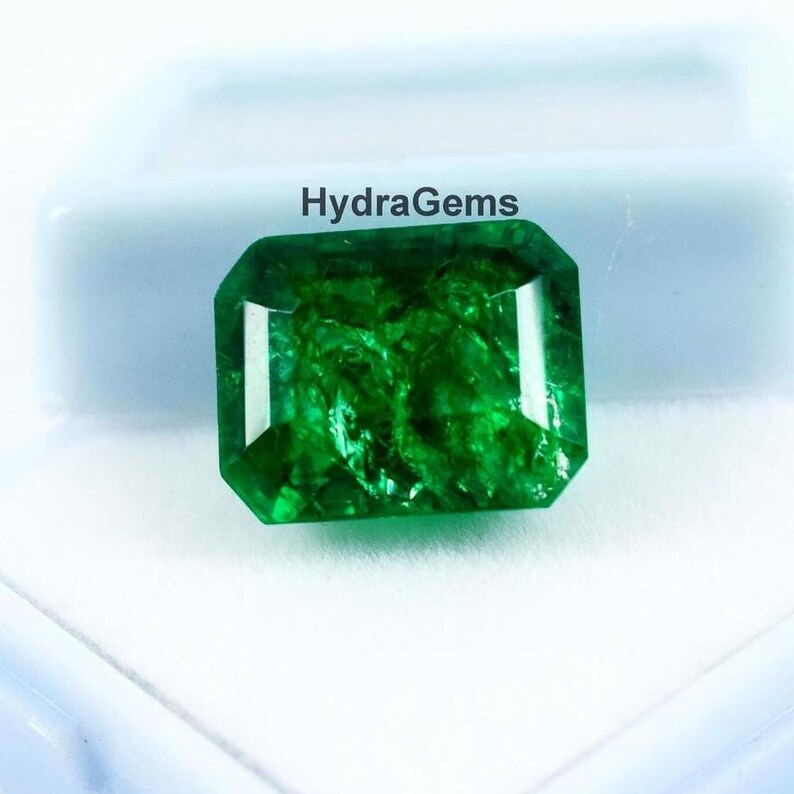 Vivid Green Emerald In Emerald Shape 9.30 Carat Fine Quality Emerald Cut Gemstone Certified Loose Gemstone Pendant Emerald, Earring Emerald image 2