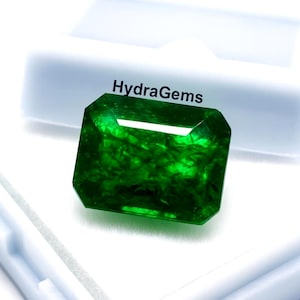 Vivid Green Emerald In Emerald Shape 9.30 Carat Fine Quality Emerald Cut Gemstone Certified Loose Gemstone Pendant Emerald, Earring Emerald image 1