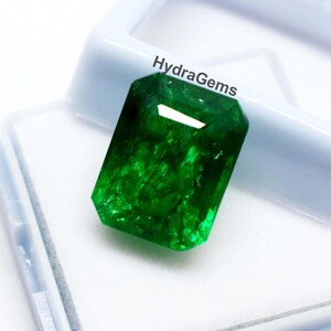 Vivid Green Emerald In Emerald Shape 9.30 Carat Fine Quality Emerald Cut Gemstone Certified Loose Gemstone Pendant Emerald, Earring Emerald image 3