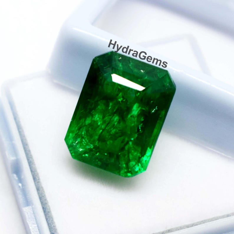 Vivid Green Emerald In Emerald Shape 9.30 Carat Fine Quality Emerald Cut Gemstone Certified Loose Gemstone Pendant Emerald, Earring Emerald image 3