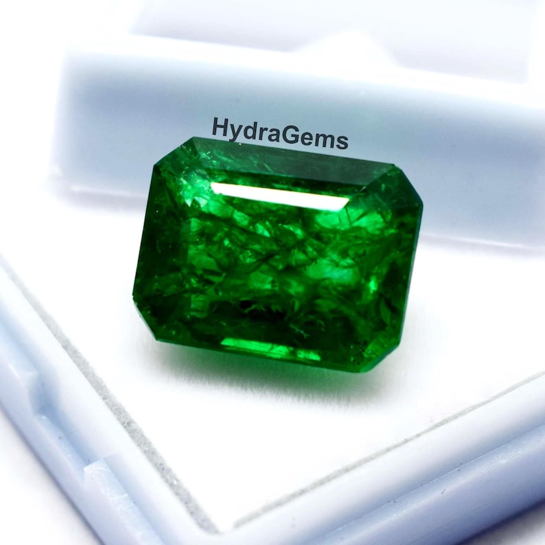 Vivid Green Emerald In Emerald Shape 9.30 Carat Fine Quality Emerald Cut Gemstone Certified Loose Gemstone Pendant Emerald, Earring Emerald image 7