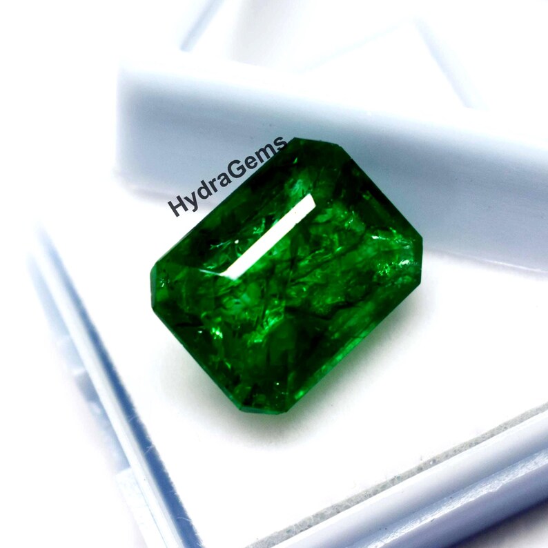 Vivid Green Emerald In Emerald Shape 9.30 Carat Fine Quality Emerald Cut Gemstone Certified Loose Gemstone Pendant Emerald, Earring Emerald image 6