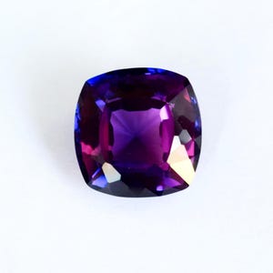 17 Ct Color-Changing Sapphire: Violet-Purple Loose Gemstone