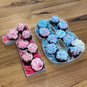 Nummerbakjes voor cupcakes, letterhouders voor woestijn, nummerstandaards voor cupcakes, dienblad voor muffins, houder voor cupcakes, aangepast alfabet, dienblad met traktaties
