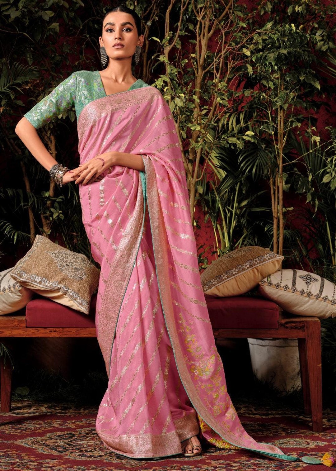 Delight Pink Pure Viscose Dola Silk Saree With Golden Zari Woven