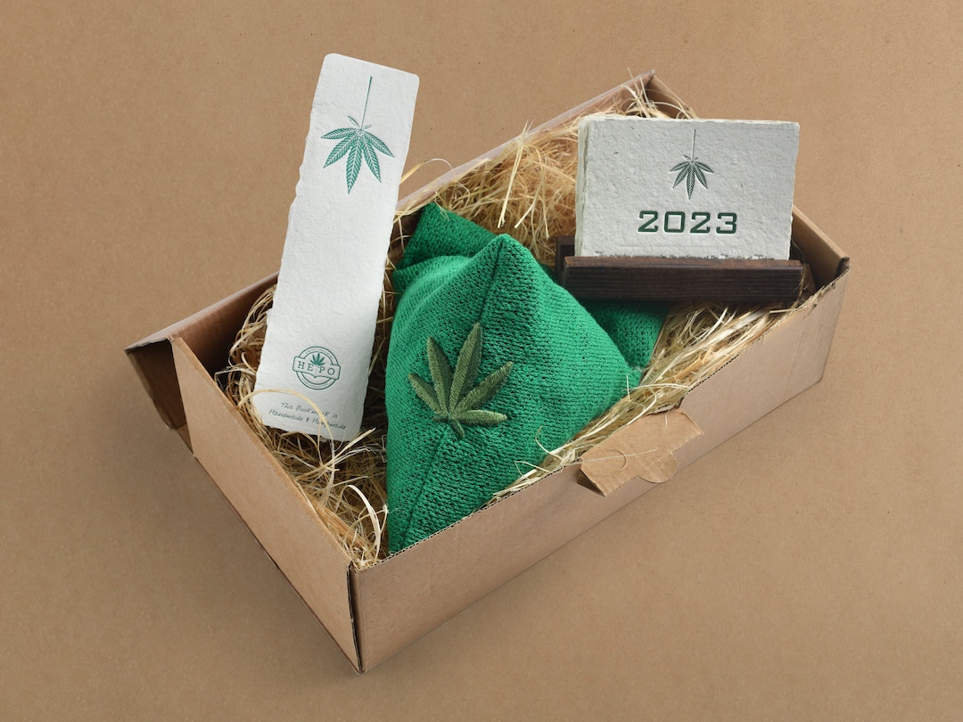 Handmade 2023 Calendar Gift Set With Phone Stand, 1 Phone Stand, Hand