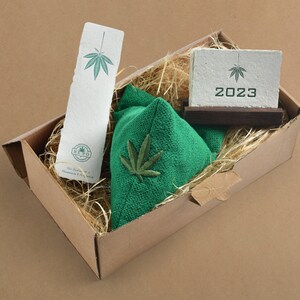Hand-made 2023 Calendar Gift Set with Phone Stand, 1 Phone Stand, Hand-made 2023 Calendar, 1 Bookmarker