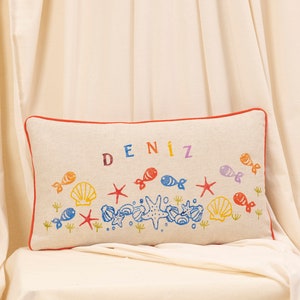 Cojín de mar feliz hecho a mano, color natural de tela de cáñamo, se aplica el método de impresión de madera para su impresión, almohadas para niños, cojines para niños