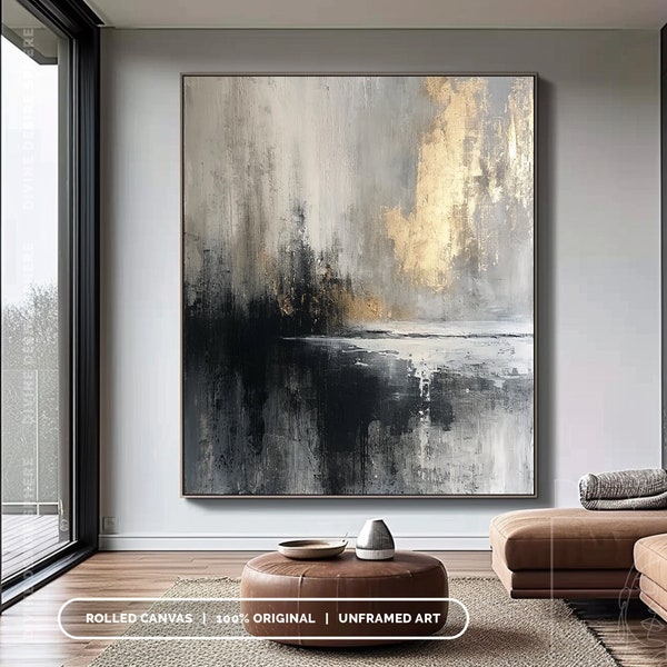 Puede incluir: Pintura abstracta de paisaje con un efecto texturizado y en capas. La obra de arte presenta una paleta de negro, blanco, gris y dorado. La pintura se exhibe en una habitación con una estética moderna. La parte inferior de la pintura tiene el texto: "ROLLED CANVAS | 100% ORIGINAL | UNFRAMED ART."
