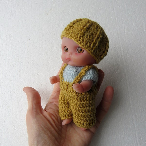 Tenue de poupée 5 pouces BERENGUER Vêtements de poupée Itty Bitty Salopette + Bonnet ATTENTION, la taille de la tête de la poupée est de 7 pouces.