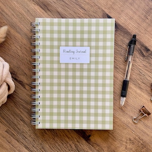 Personalised Reading Journal: A5 Minimalist 100 Book Review Log and reading Tracker - Book Lover Gift