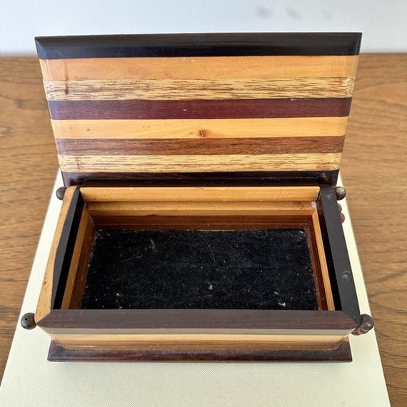Unique Vintage trinket or jewelry box - image 9