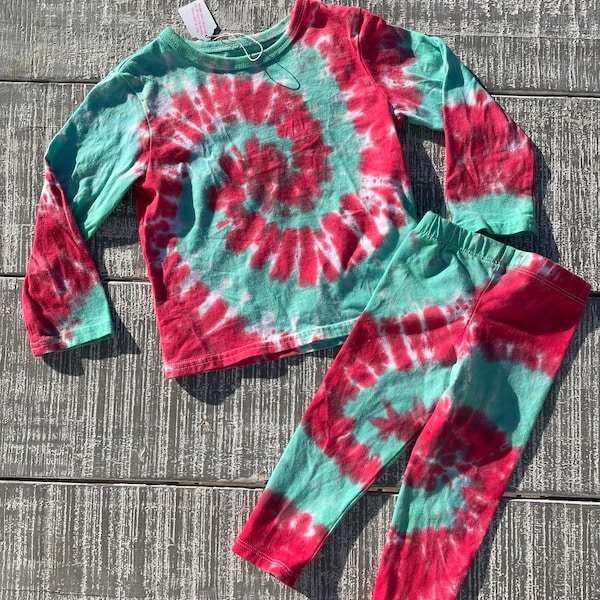 Merry Christmas Toddler 18-24 month Tie-Dye Outfit Pajamas, Red and Green