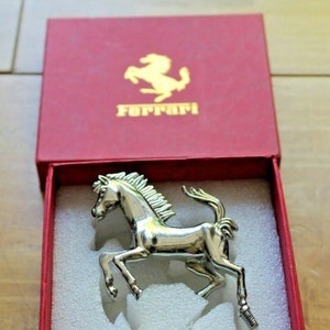 Rare - Silver Plated Ferrari Ornament Mascot Statue Gift Trophy Emblem Scuderia F1 Desk Statue Presentation Gift Boxed Prancing Horse Sign