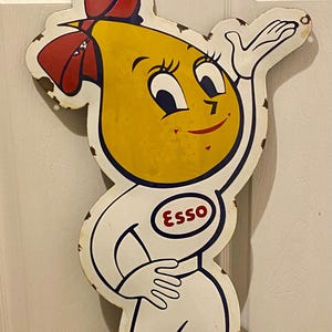 Plaque en métal Esso Mrs Oil Drop Girl par Vilhelm Hansen Automobile Essence Essence Concessionnaire automobile Goutte à goutte Essence Garage Art Happy Motoring