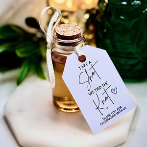 Personalised Wedding Favour Jar, Bottle , Label, and Hessian Ribbon - 25ml Take a Shot Cork with Personalised or Thank You Tag | Per Favore