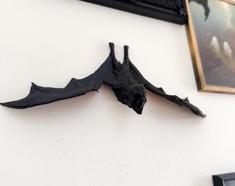 Wall Mounted Screaming Bat Sculpture – Gothic Vampire Creature for Horror Decor, Dark Interiors or Haunted Gallery Walls