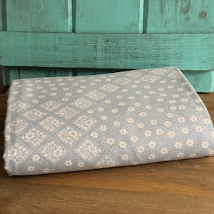 Vintage Blue Floral Flat Sheet: Soft Cotton-Poly Blend Fabric (80x90”)