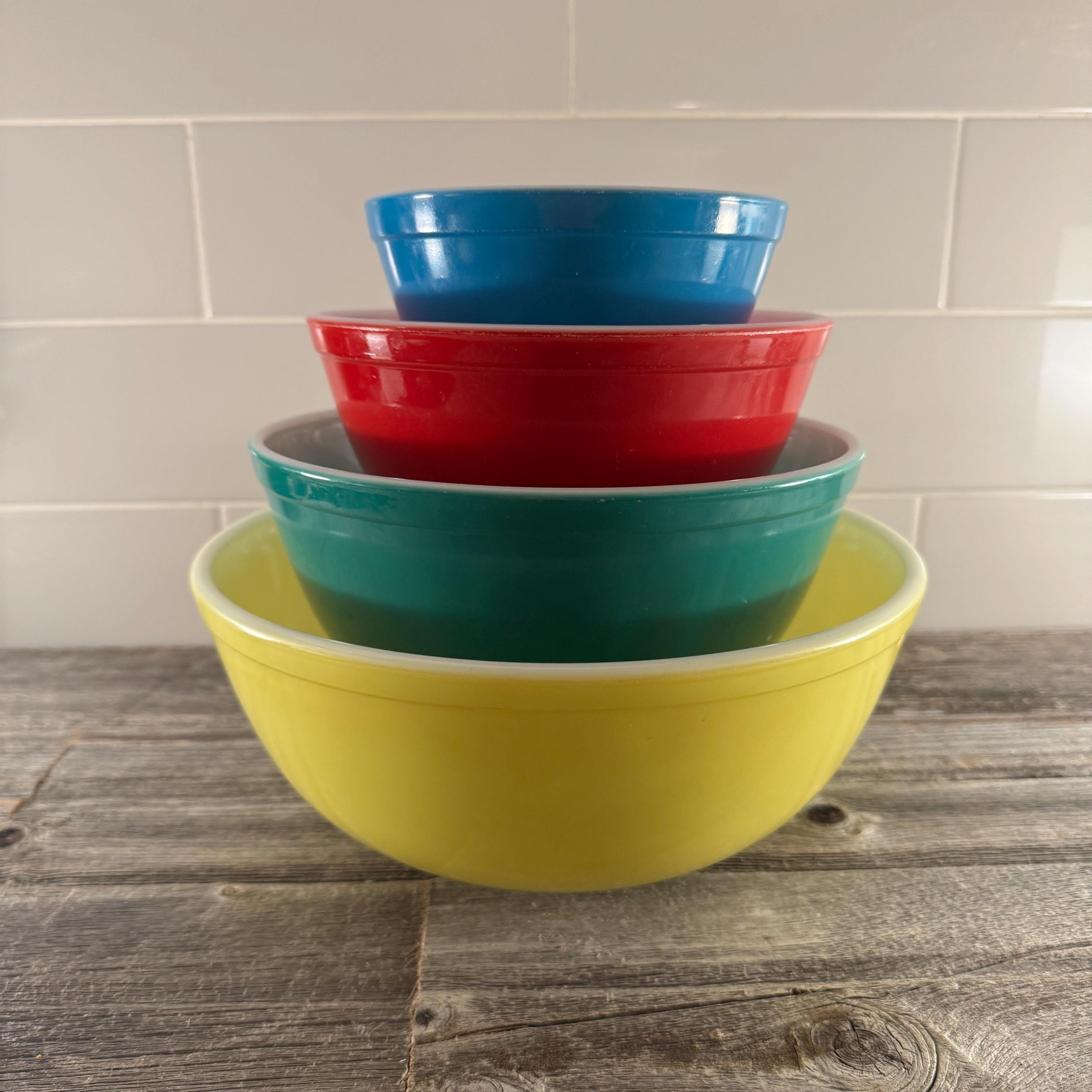 Pyrex ミキシングボウル ドット柄 レッド Pyrex ミキシングボウル ドット柄 レッド