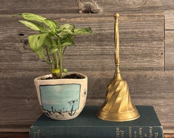 Vintage massiv mässingsklocka: Mid Century Modern hyllställ