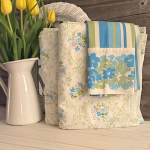 Vintage Floral Double Bed Sheet Set: Retro White Green Blue Flowers