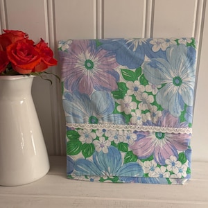 Vintage Floral Flat Sheet: Retro Blue Lilac Cotton Bed Linen (76x96”)