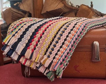 Handwoven Vintage Rag Rug: Bohemian Farmhouse Decor (32x22 in