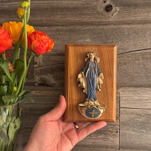 Vintage Virgin Mary Holy Water Font: Ceramic Religious Wall Decor