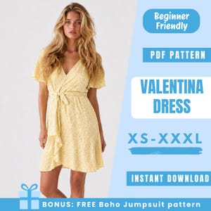 Puede incluir: Un vestido cruzado de color amarillo claro con mangas cortas y cinturón de lazo. La imagen incluye el texto: Beginner Friendly, PDF PATTERN, VALENTINA DRESS, XS-XXXL, INSTANT DOWNLOAD, BONUS: FREE Boho Jumpsuit pattern. Patrón sutil.