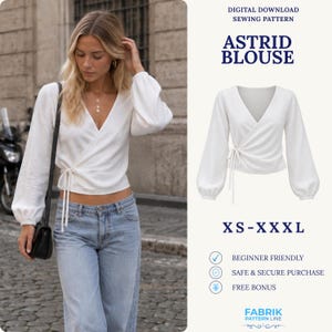 Könnte beinhalten: Eine weiße Langarm-Wickelbluse mit V-Ausschnitt und seitlicher Bindung. Das digitale Schnittmuster trägt den Namen Astrid Blouse, ist in den Größen XS-XXXL erhältlich und enthält den Hinweis, dass es anfängerfreundlich ist.
