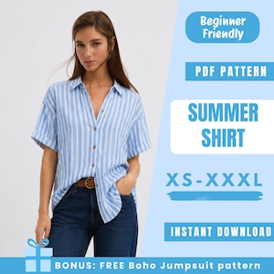 Puede incluir: Una camisa de manga corta con botones y rayas verticales de color azul claro y blanco. El texto a la derecha dice: Beginner Friendly, PDF PATTERN, SUMMER SHIRT, XS-XXXL, INSTANT DOWNLOAD, BONUS: FREE Boho Jumpsuit pattern.