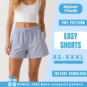 Könnte beinhalten: Ein digitales PDF-Schnittmuster für eine einfache Shorts in den Größen XS bis XXXL. Das Bild zeigt eine hellblaue Shorts mit weißem Nadelstreifenmuster, elastischem Bund und Kordelzug. Der Text umfasst Beginner Friendly, PDF PATTERN, EASY SHORTS und BONUS: FREE Boho Jumpsuit pattern.