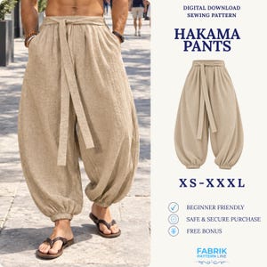 Puede incluir: Pantalones hakama de color beige con diseño de cintura alta, cinturón de lazo frontal, detalles plisados y puños elásticos en los tobillos. La imagen incluye el texto: DIGITAL DOWNLOAD SEWING PATTERN HAKAMA PANTS XS-XXXL BEGINNER FRIENDLY.
