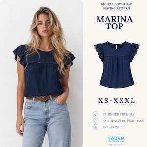 Peut inclure: Un patron de couture numérique Marina Top bleu marine avec des manches à volants, une encolure ronde et un tissu brodé anglais. Le texte indique Digital Download Sewing Pattern, Marina Top, XS-XXL, Beginner Friendly et Fabrik Pattern Line.