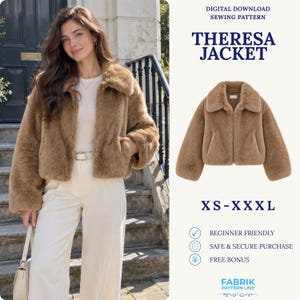Puede incluir: Una chaqueta de piel sintética color canela con cuello ancho y mangas largas, presentada como patrón de costura digital titulado Theresa Jacket, disponible en tallas XS a XXXL, con cierre de cremallera y dos bolsillos laterales.