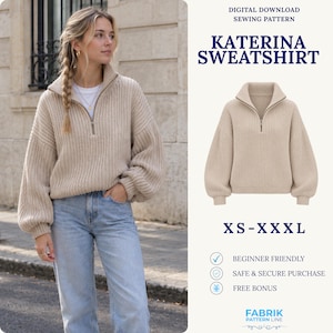 Puede incluir: Un patrón de costura digital descargable para la sudadera Katerina, que presenta un suéter de punto acanalado beige con cuello alto y cierre de cremallera. El patrón está disponible en tallas de la XS a la XXXL y es apto para principiantes.