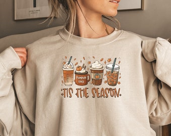 Tis The Season Sweater, camisa de café de calabaza, camisa de café de otoño, camisa de Tis the season, cuello redondo de otoño, camisa Hello Fall, cuello redondo de café