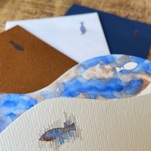 Taufkarte. Fisch & Wellen. Aquarell handgemalt. Blau-Kupfer schimmernd. Namensweihe. Namensfeier. Klappkarte mit Umschlag. personalisierbar.