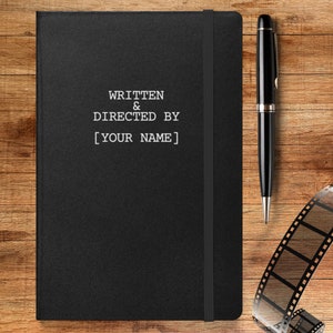 Escrito e dirigido por Notebook, Presente de filme personalizável, Fã de cinema, Fã de cinema, Diário de roteirista, Diretor de cinema, Cineasta personalizado