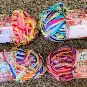 1 Skein (5 Skeins Available in 3 Colors) Yarn Bee Jewelsong Yarn, 3.0oz/85g, 158y/145m, Bulky 5