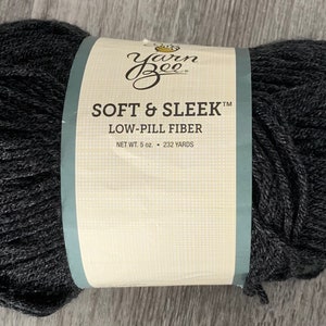 1 Skein Soft & Sleek Chunky Yarn Bee Low-Pill Fiber White color 5oz New