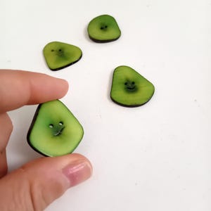 Juego de 4 botones de madera verdes, botones decorativos OOAK